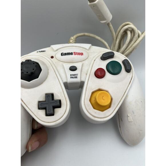 Game Stop G3 Pelican Wired Turbo Controller for Nintendo Game Cube & Wii – White - Picture 2 of 5